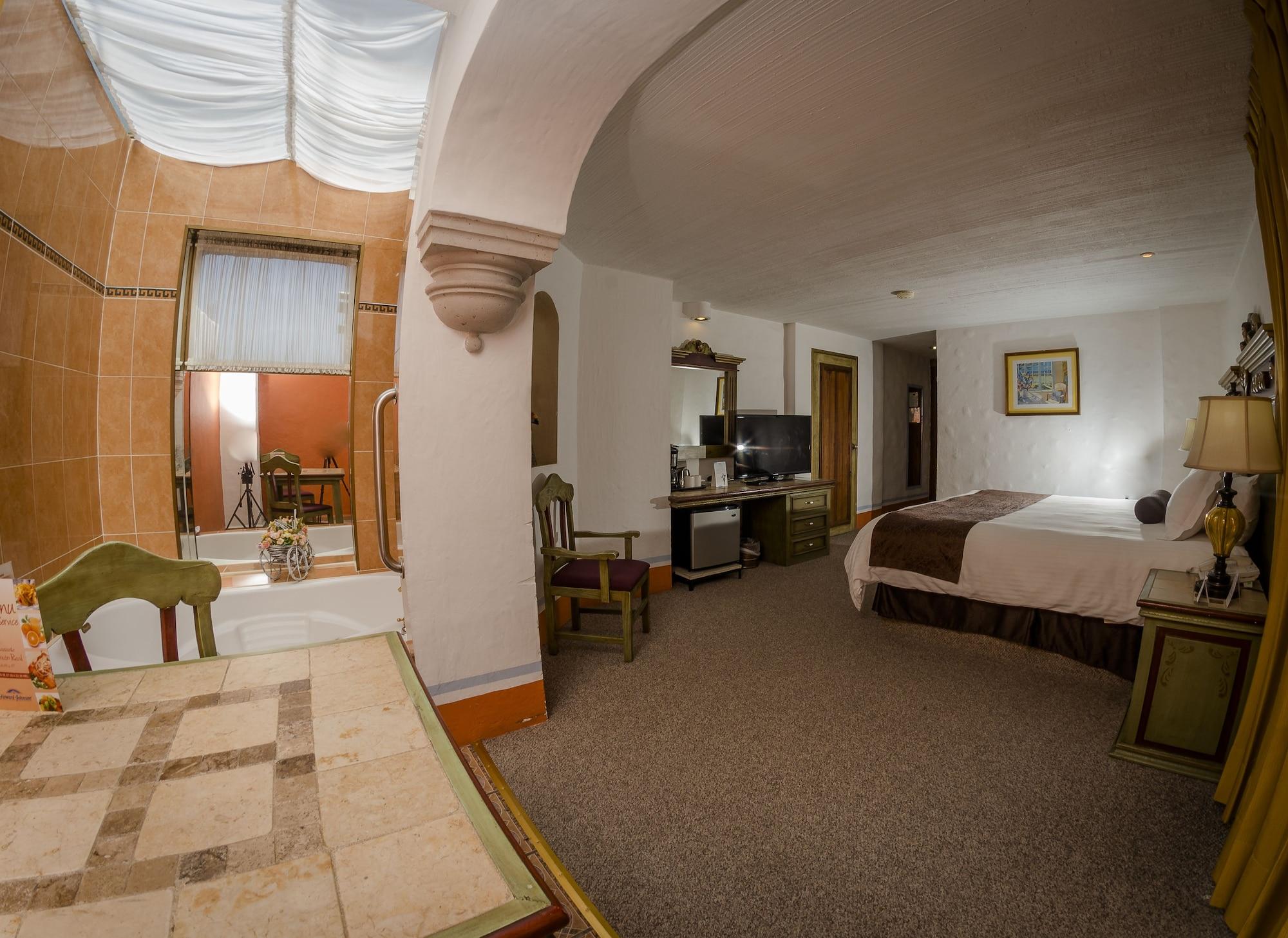 Howard Johnson By Wyndham Morelia Calle Real מראה חיצוני תמונה