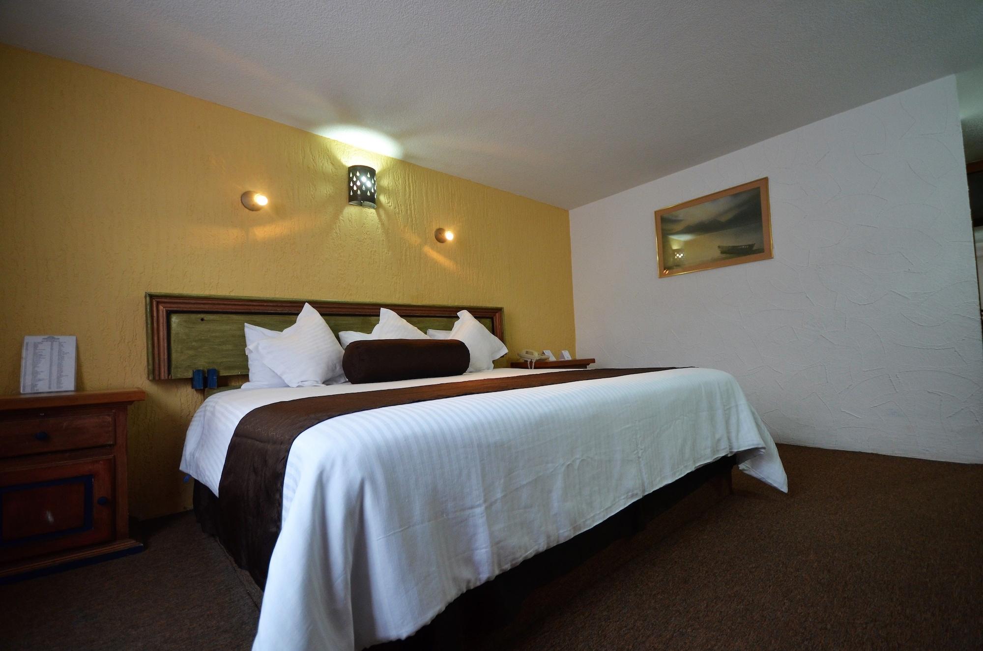Howard Johnson By Wyndham Morelia Calle Real מראה חיצוני תמונה