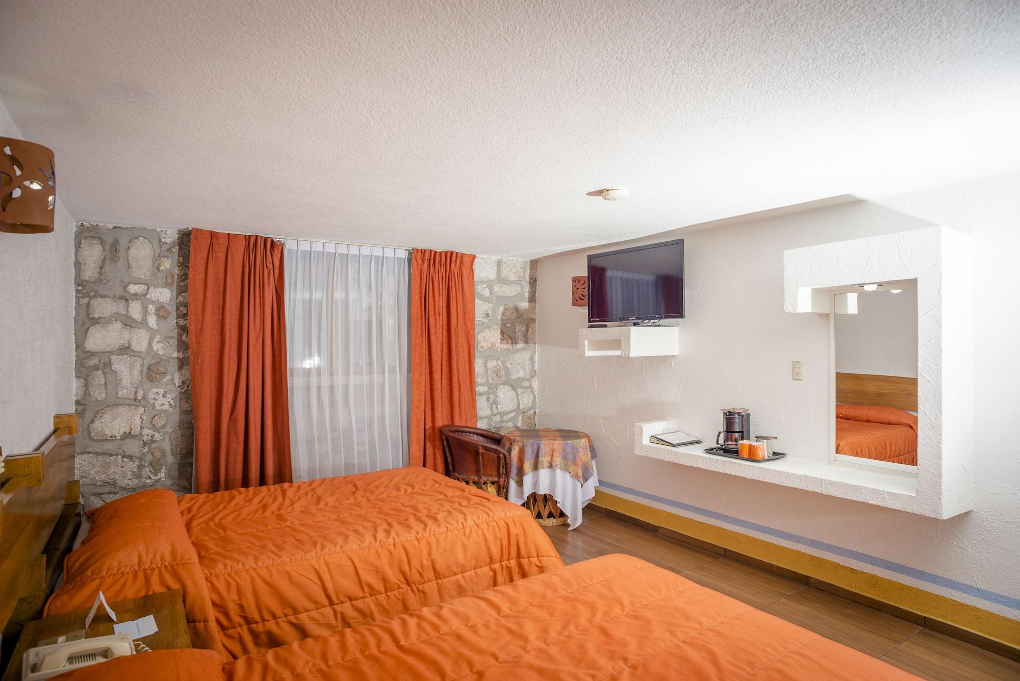 Howard Johnson By Wyndham Morelia Calle Real מראה חיצוני תמונה