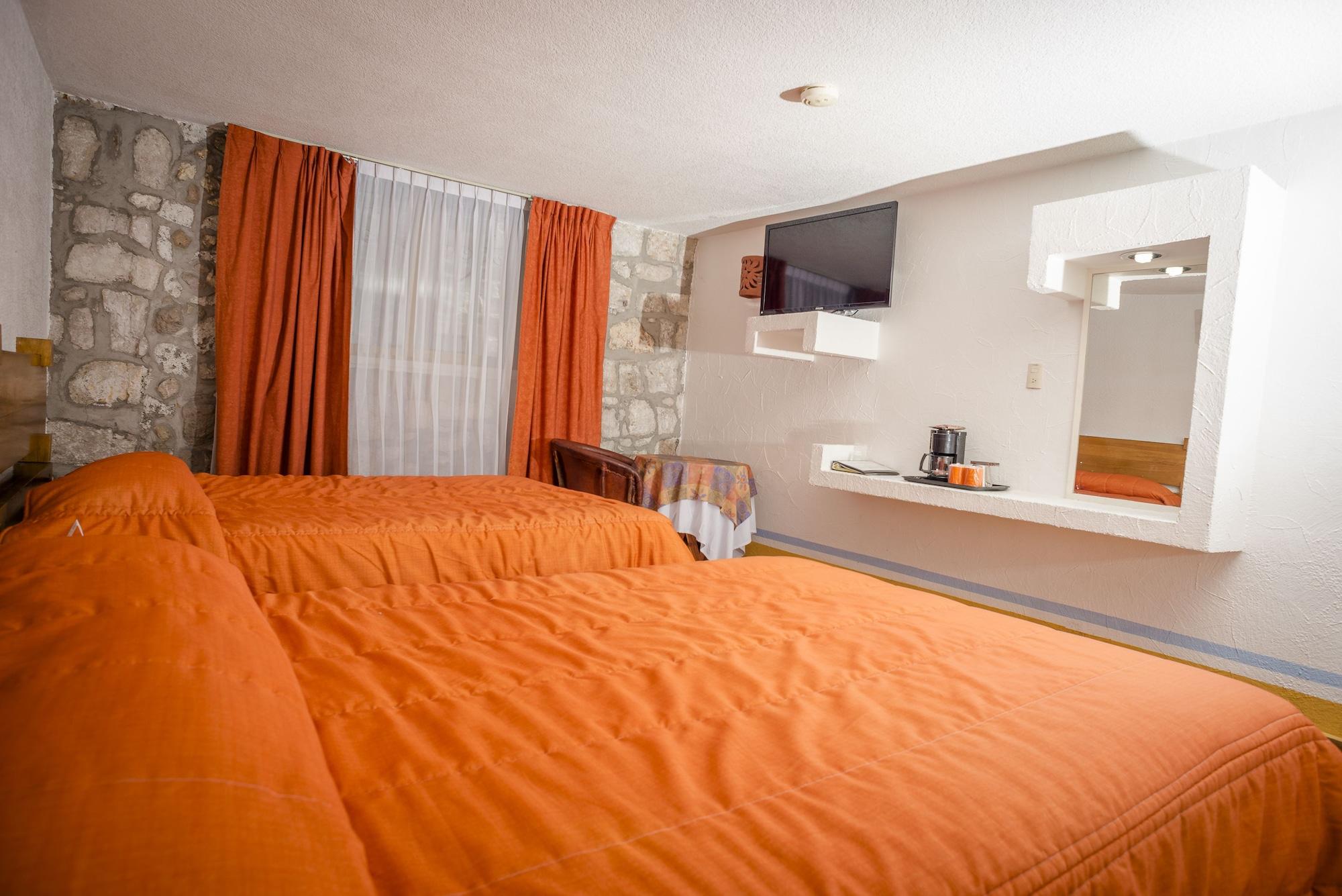 Howard Johnson By Wyndham Morelia Calle Real מראה חיצוני תמונה