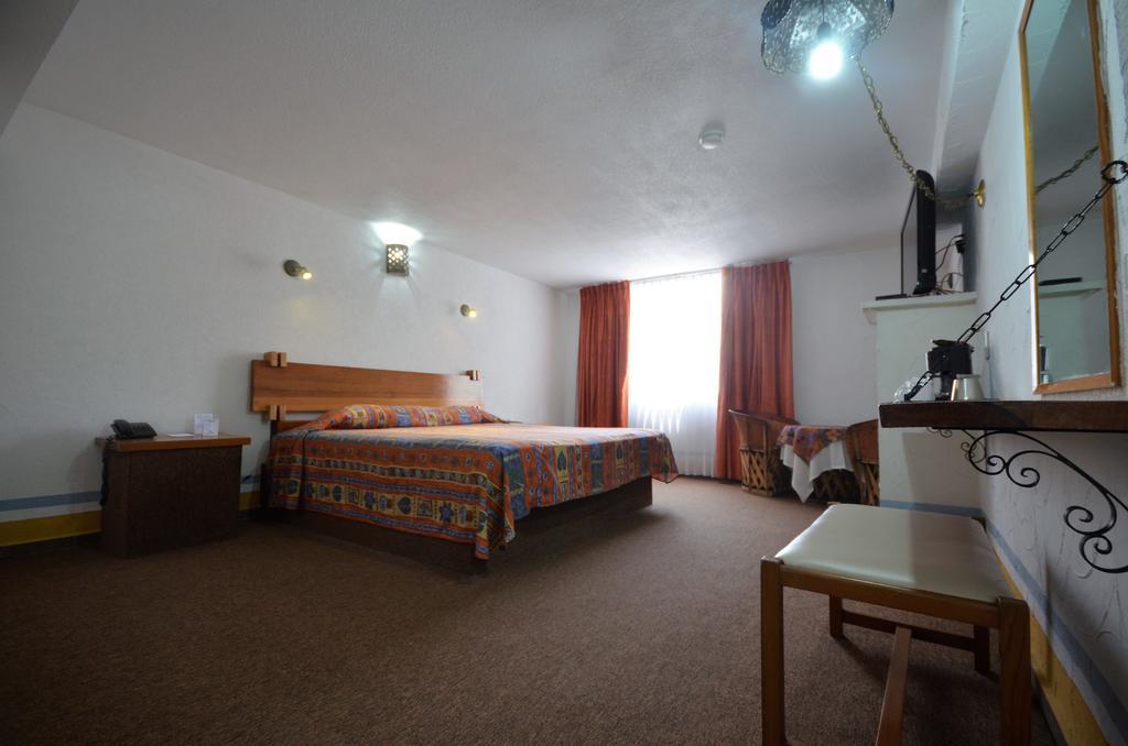 Howard Johnson By Wyndham Morelia Calle Real מראה חיצוני תמונה