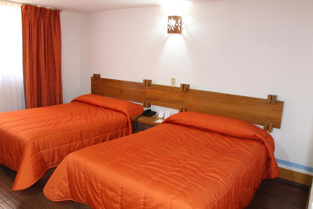 Howard Johnson By Wyndham Morelia Calle Real מראה חיצוני תמונה