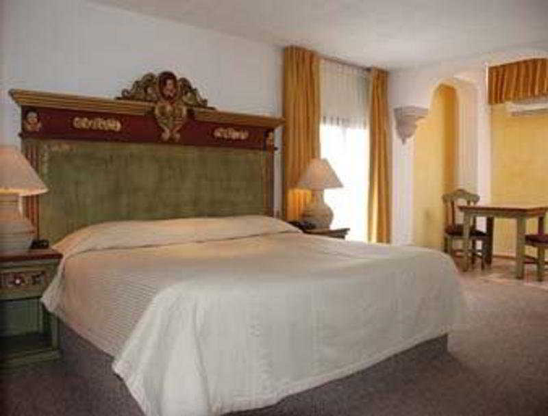 Howard Johnson By Wyndham Morelia Calle Real חדר תמונה